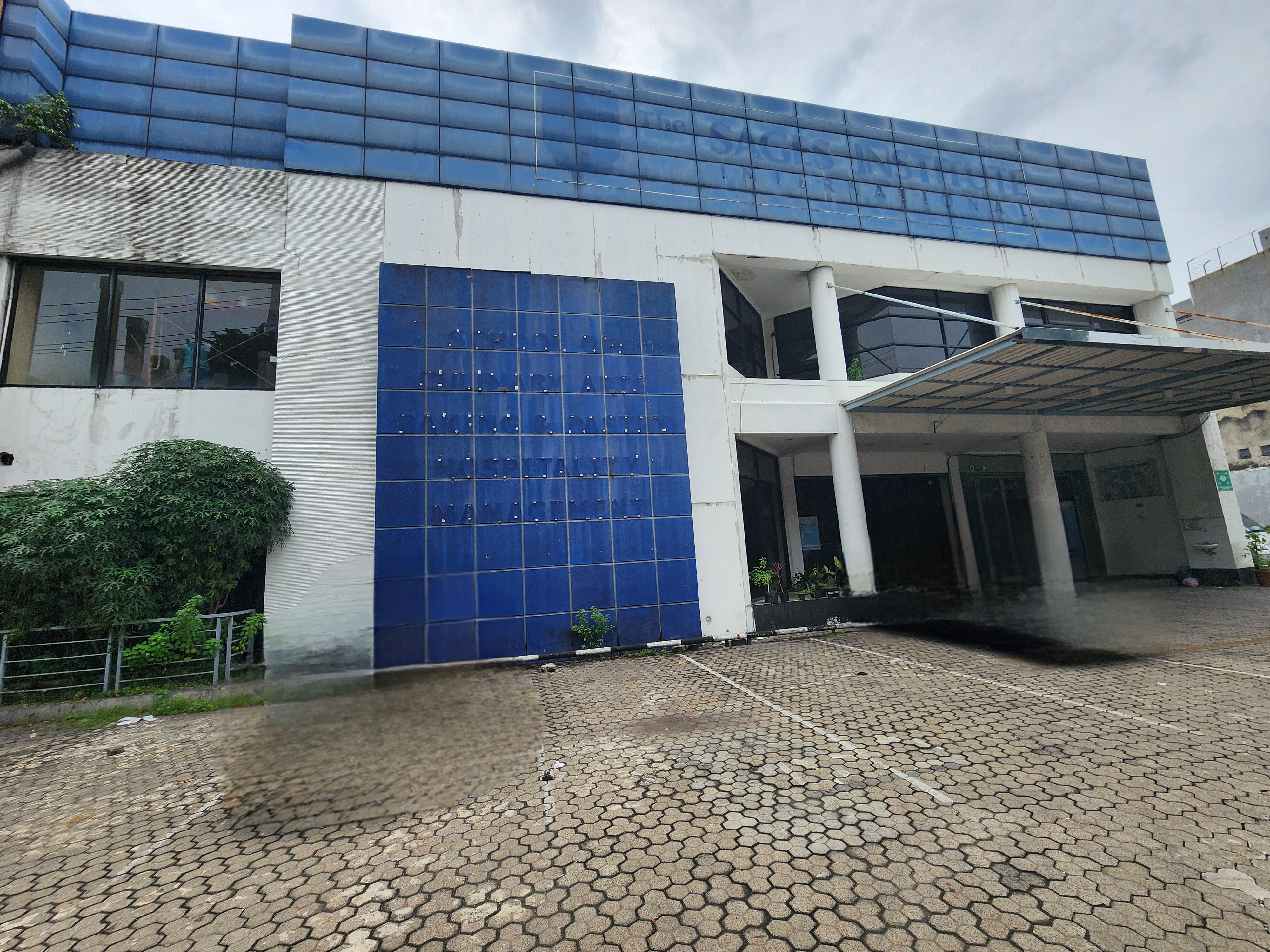 Disewakan Bangunan Gedung Strategis di Jalan Raya Mayjend Sungkono Surabaya Barat - Image 1