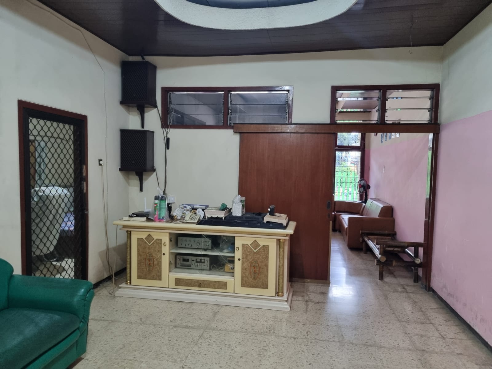 Dijual Rumah Luas dan Eksklusif di Petemon Simomulyo Surabaya Barat - Thumbnail 3