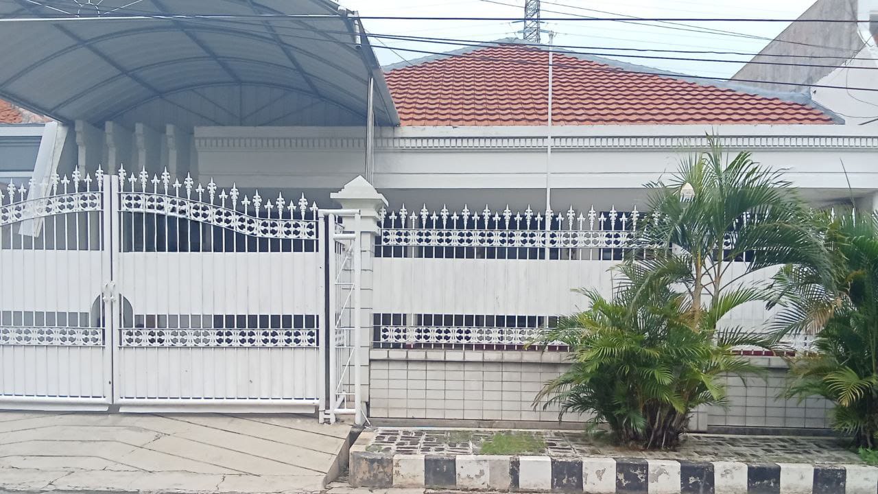 Dijual Rumah Nyaman Strategis Dharmahusada Indah Surabaya Timur - Image 1