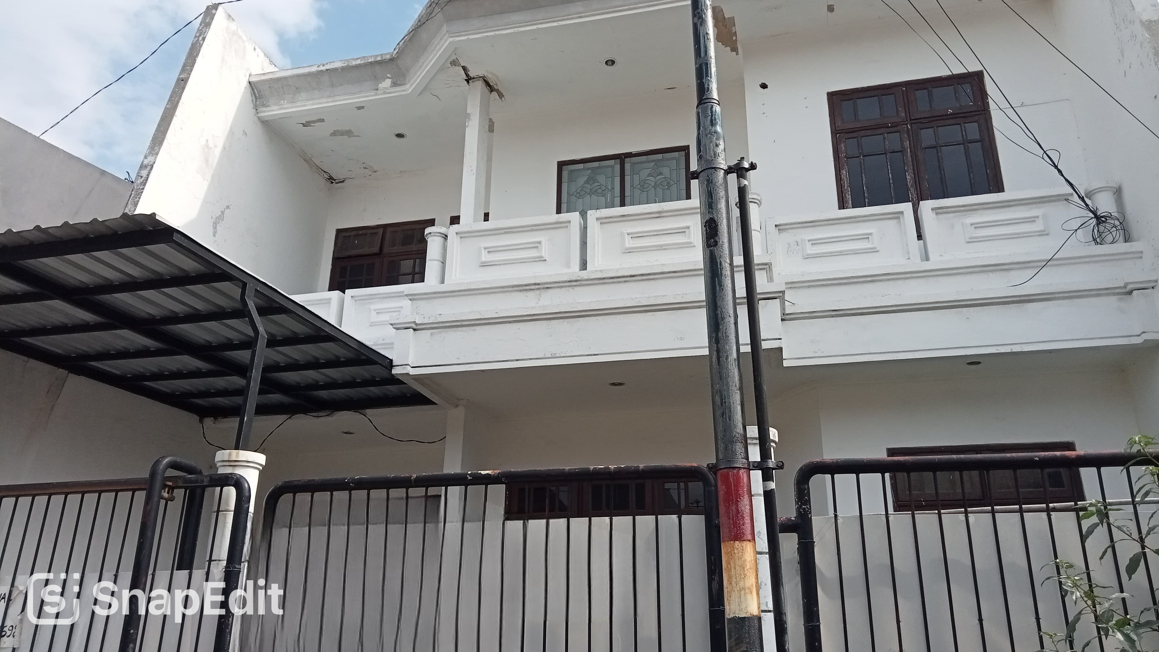 Dijual Rumah Darmo Harapan Indah Surabaya Barat - Image 1
