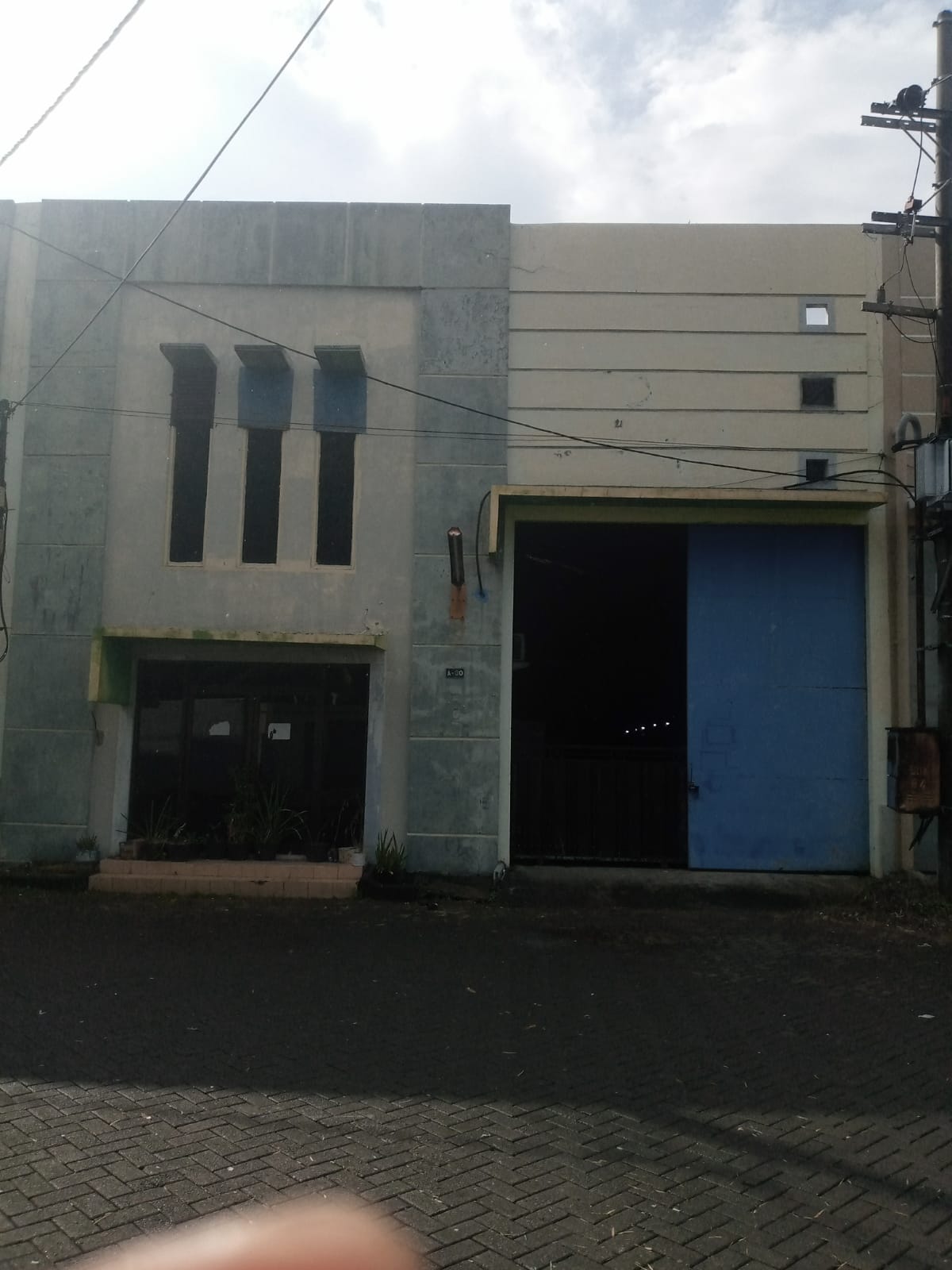 Dijual Pabrik Sepatu Siap Operasi Full Mesin di South Tanrise Sidoarjo - Image 1