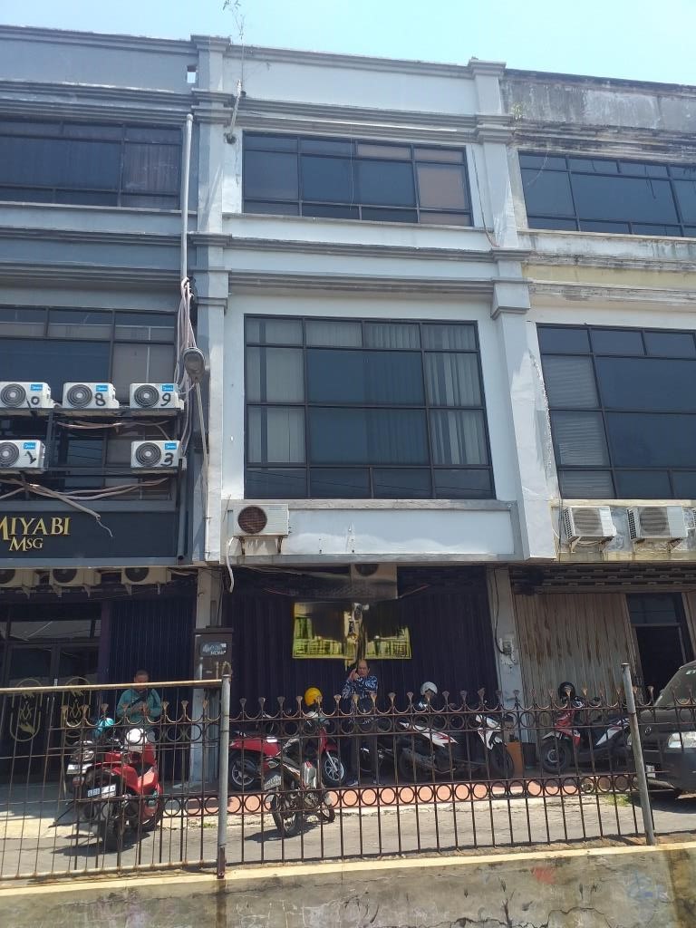 Dijual Lelang Ruko Strategis Dekat Bandara Juanda Lokasi Rungkut Surabaya - Image 1