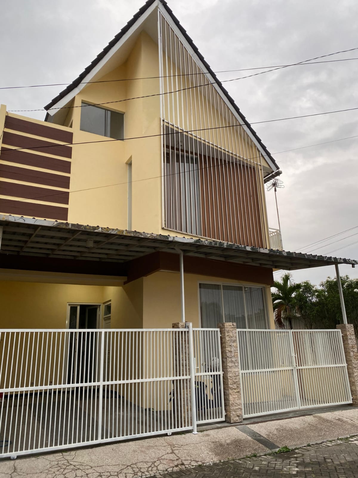 Dijual Rumah Hook 2 Lantai di Perum Cahaya Cempaka Malang - Image 1