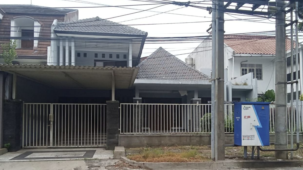 Disewakan Rumah Lengkap dan Nyaman di Jalan Porong Surabaya Pusat - Image 1