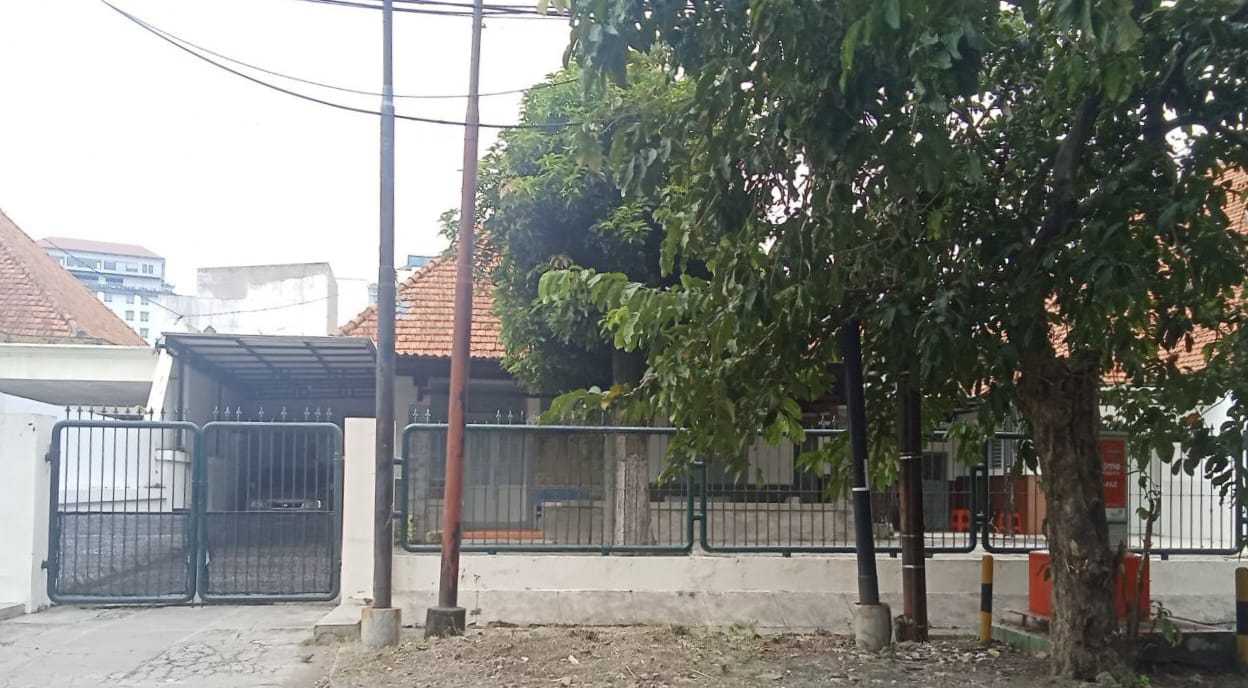 Dijual Rumah Vintage Lokasi Strategis Jalan Progo Surabaya Pusat - Image 1