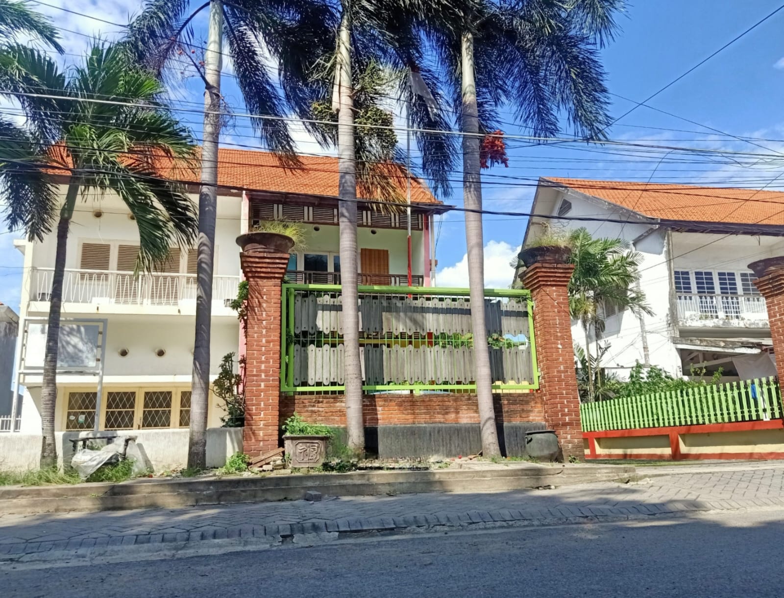 Disewakan Rumah Komersial Lokasidi Jalan Comal – Surabaya Pusat - Image 1