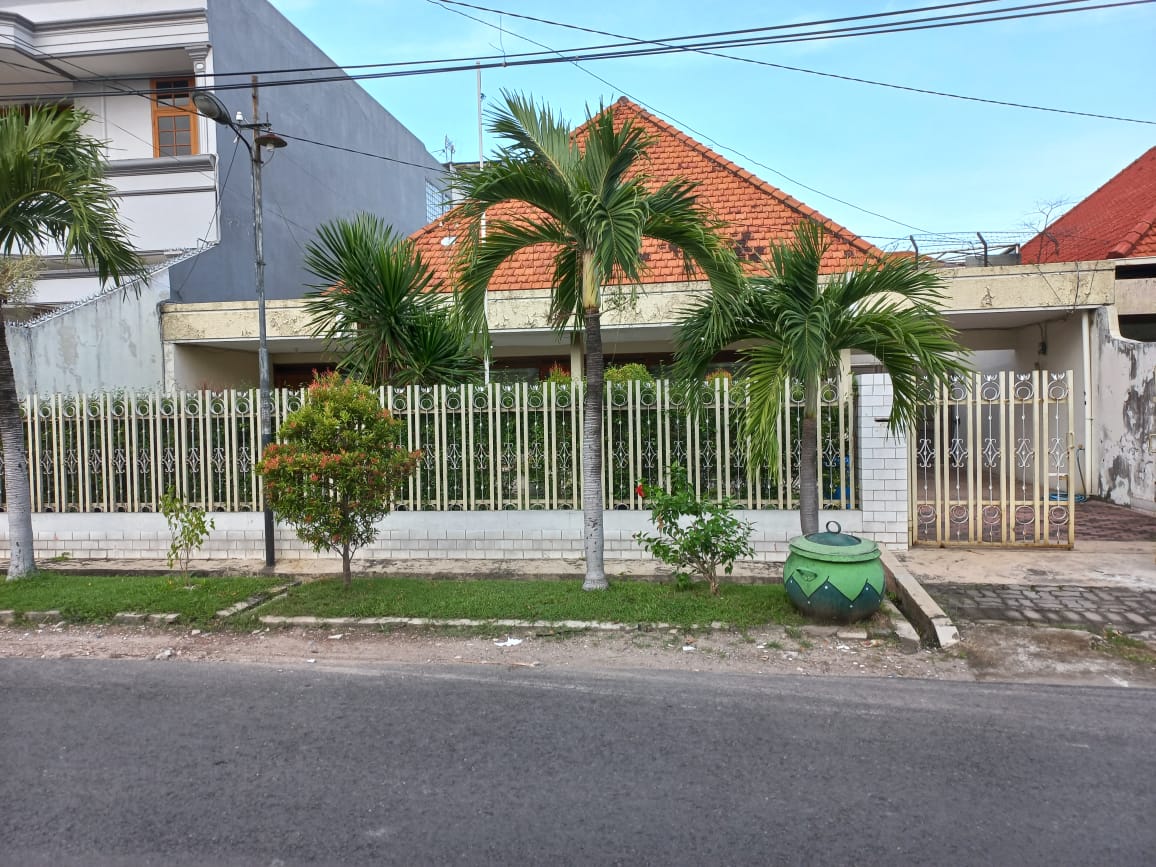 Dijual Rumah Legendaris dan Siap Huni di Jalan Blambangan Surabaya Pusat - Image 1
