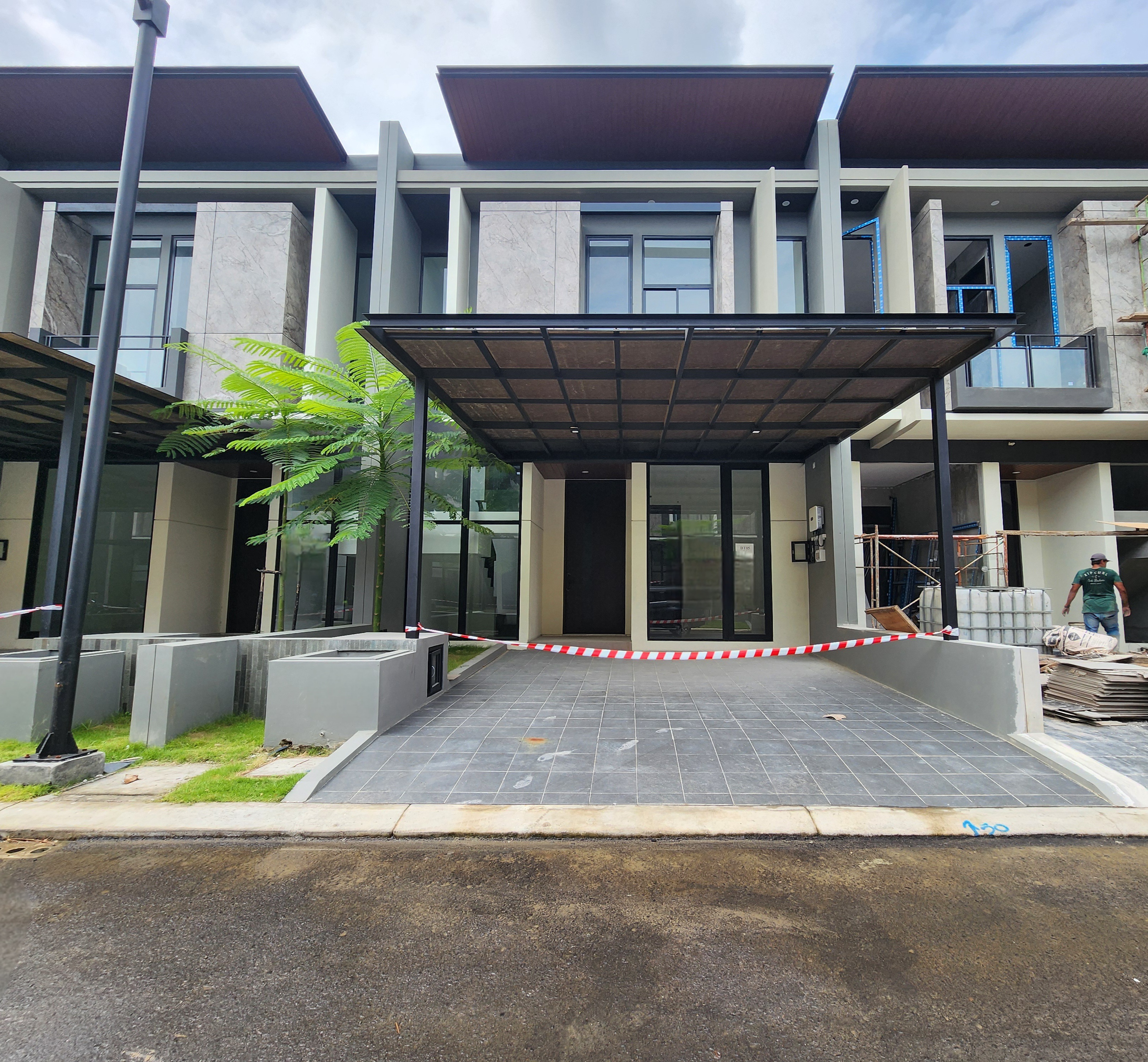 Dijual Rumah Baru dan Elegan di Bukit Telaga Golf Citraland Utama Surabaya Barat - Image 1