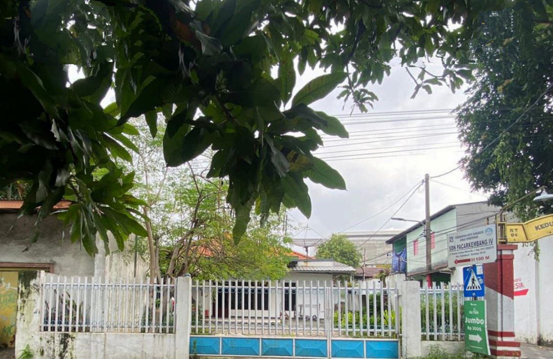 Dijual Lelang Rumah dengan Halaman Luas di Kedung Tarukan Surabaya Timur - Image 1