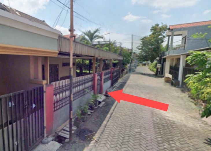 Dijual Lelang Rumah di Area Tenang dan Nyaman Griya Kebraon Surabaya Barat - Image 1