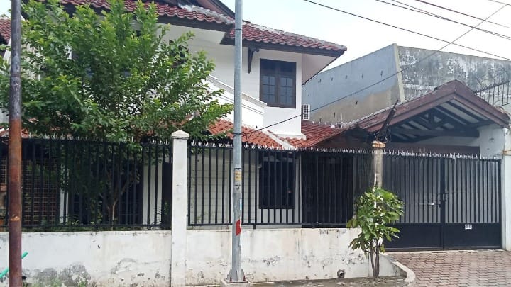 Dijual Rumah 2 Lantai Nyaman di Satelit Utara Surabaya Barat - Image 1
