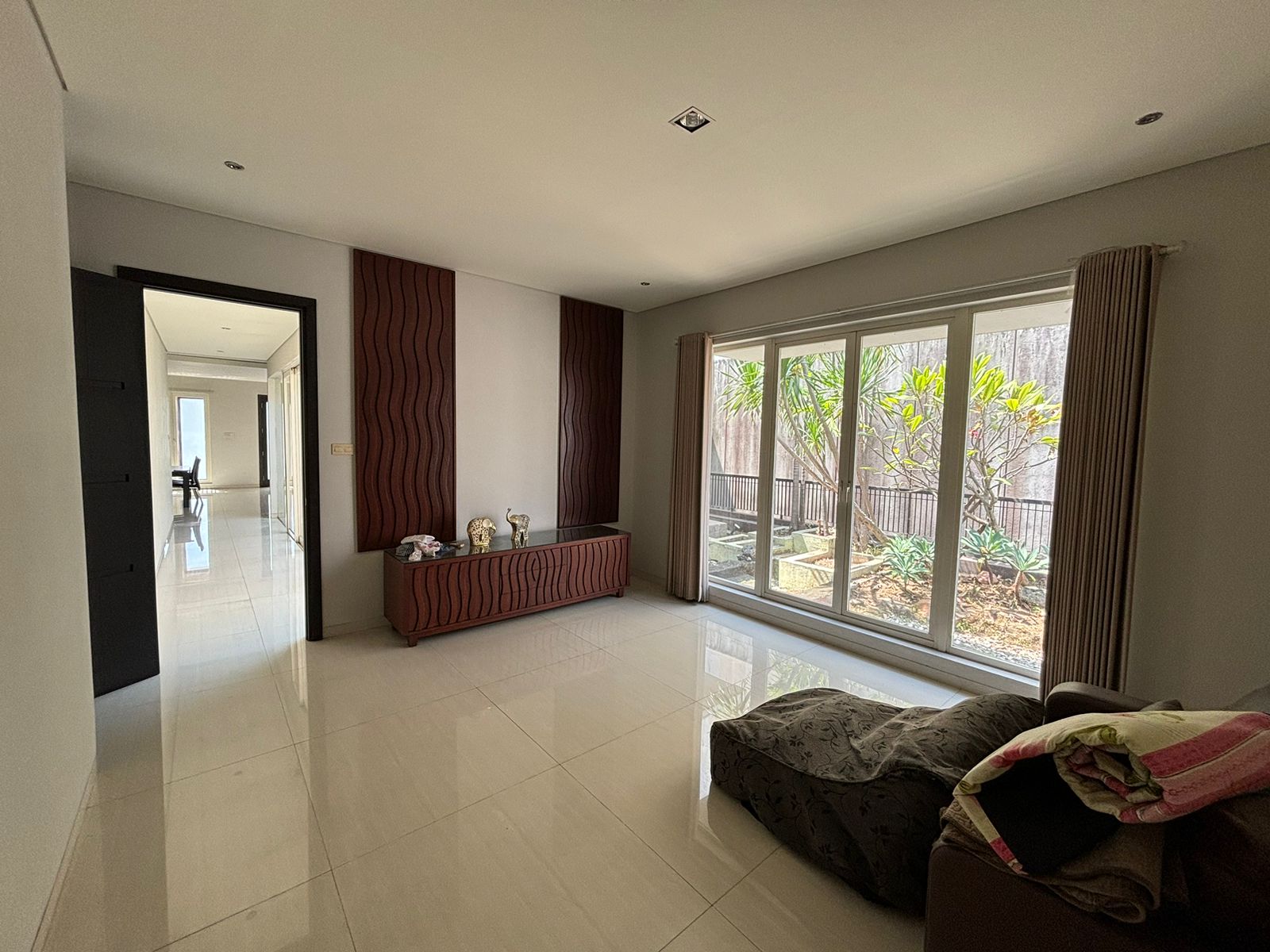 Jual Rumah Sultan Mewah 3 Lantai Raya Royal Park Citraland Double Way Lokasi Utama di Surabaya Barat - Thumbnail 3