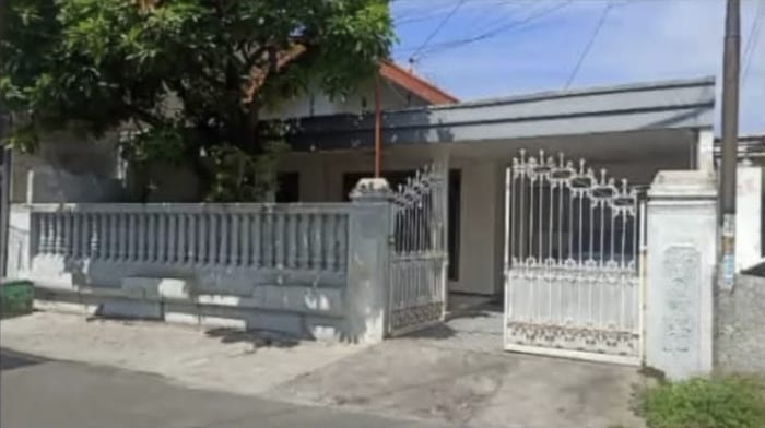 Dijual Rumah Nyaman Strategis Bratang Gede Surabaya Timur - Image 1