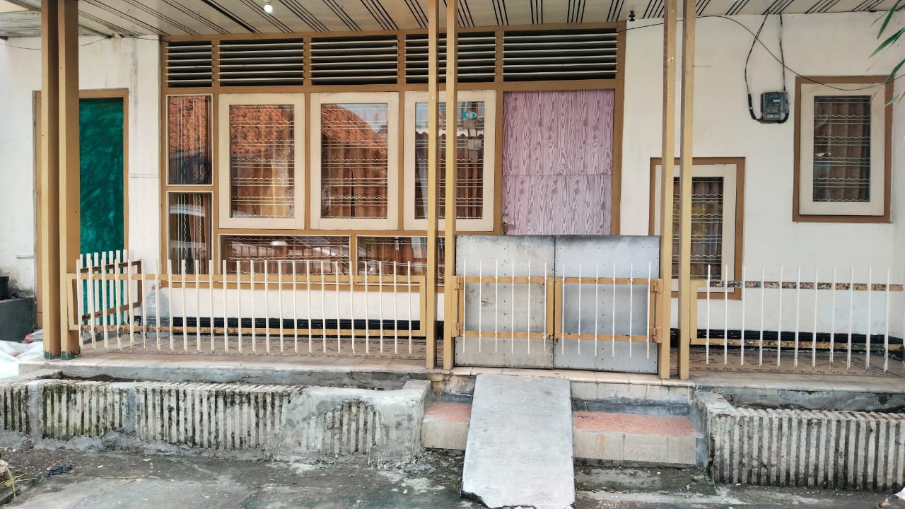 Disewakan Rumah Murah Siap Huni di Jalan Plampitan Surabaya Pusat - Image 1