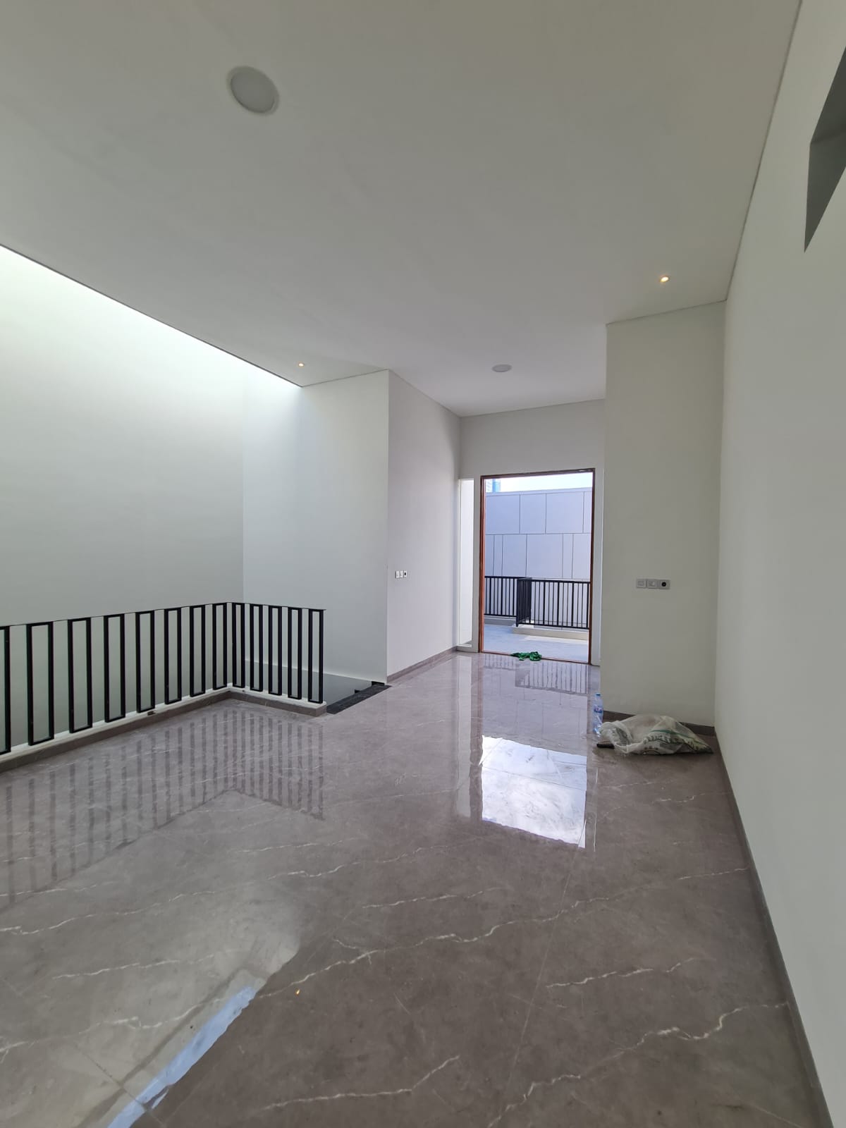 Dijual Rumah Baru Strategis di Dekat Galaxy Mall Surabaya Timur - Thumbnail 3