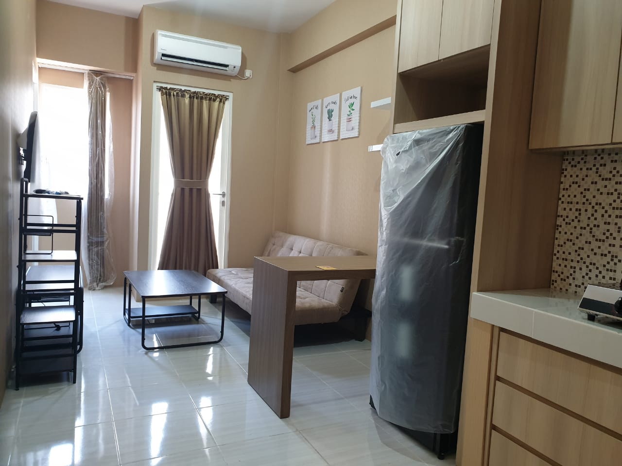 Sewa Apartemen Strategis Full Furnished di Puncak Dharmahusada Surabaya Timur - Image 1