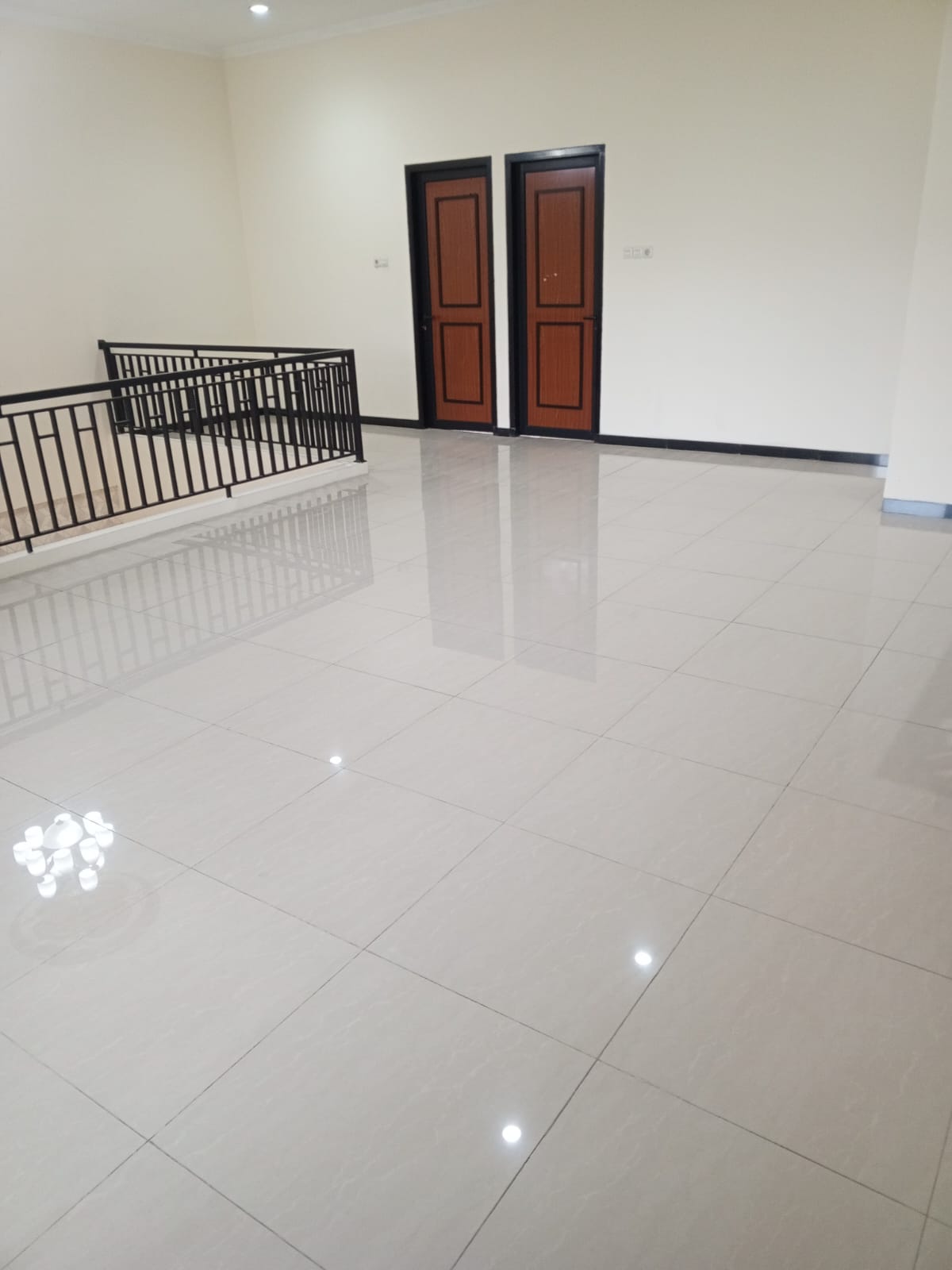 Disewakan Rumah Minimalis Modern di Woodland Citraland Surabaya Barat - Thumbnail 3