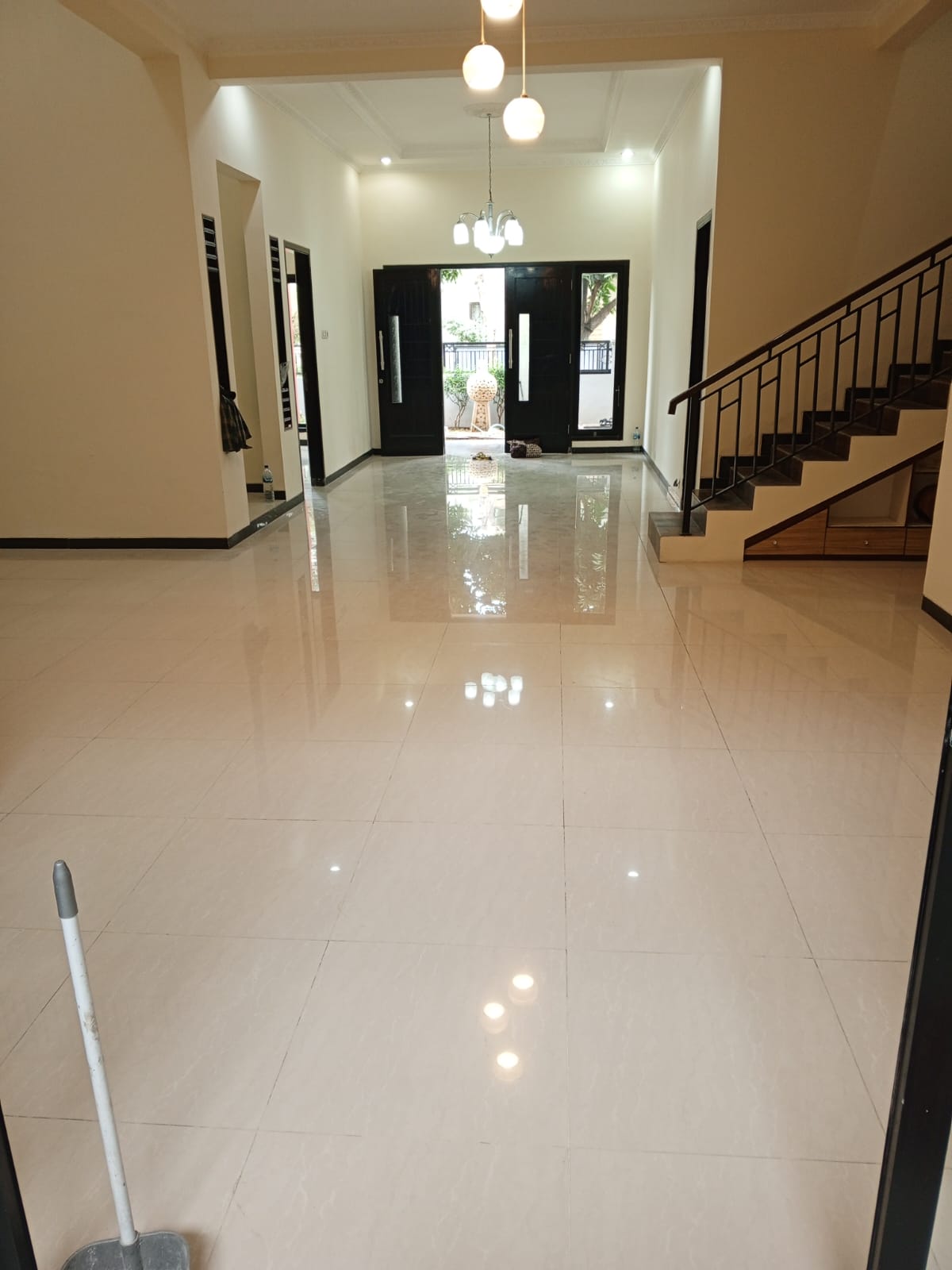 Disewakan Rumah Minimalis Modern di Woodland Citraland Surabaya Barat - Thumbnail 4