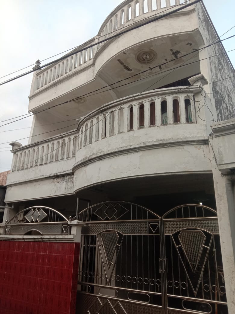 Rumah Strategis 3 Lantai Dijual Cepat di Darmo Indah Sari Surabaya Barat - Image 1