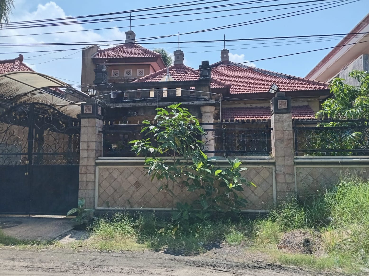 Jual Rumah 2 Lantai Jalan Utama Kalibokor Surabaya Timur Lokasi Strategis - Image 1