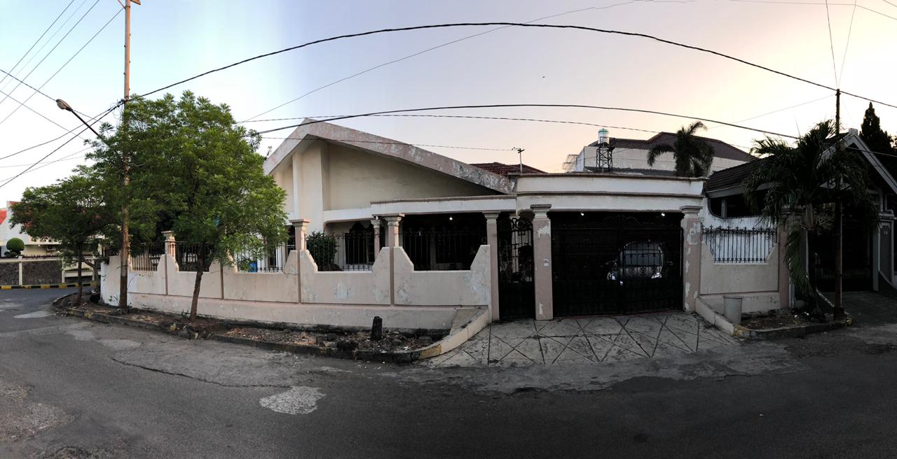 Dijual Rumah Strategis Dekat Sekolah Petra Darmo Surabaya Barat - Image 1