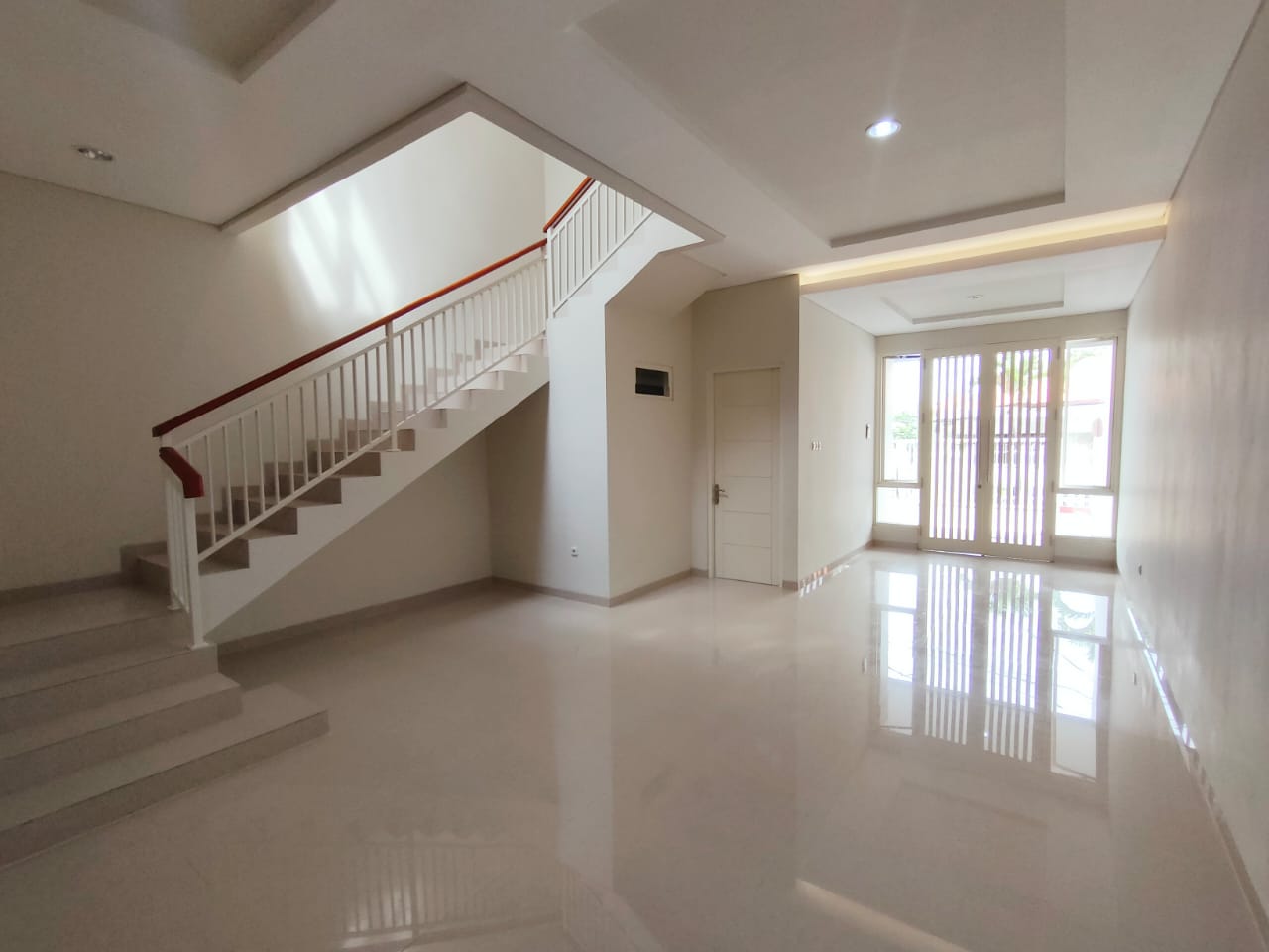 Jual Rumah Baru Minimalis Lokasi Manyar Tirtoyoso Surabaya Timur - Thumbnail 2