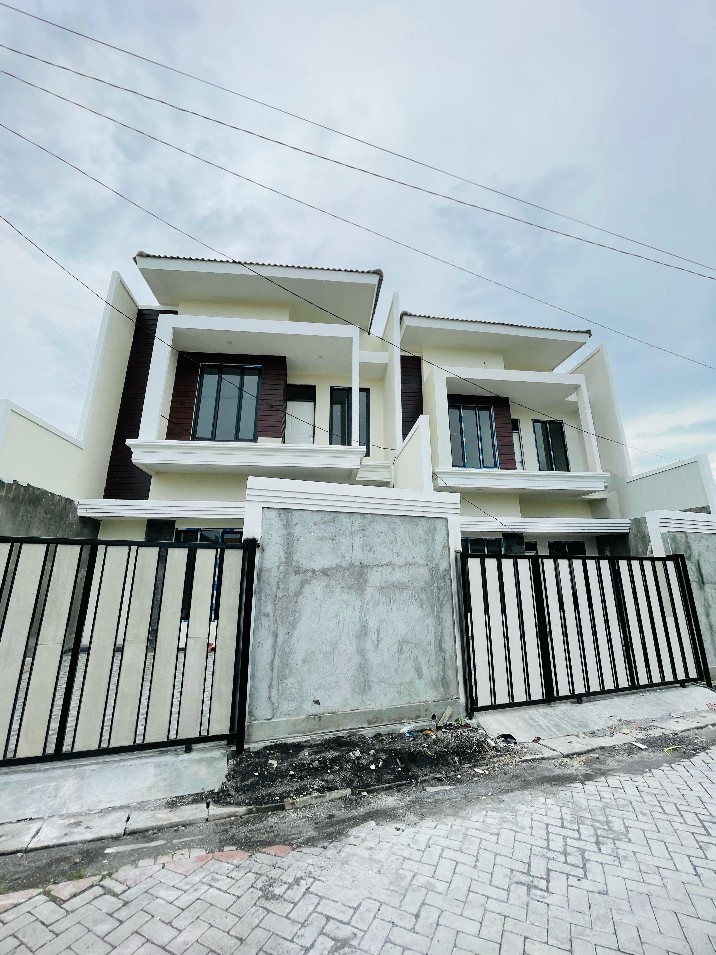 Dijual Rumah 2 Lantai Strategis di Medokan Ayu Tambak Surabaya Timur - Image 1