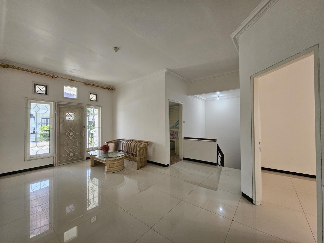 Dijual/Disewakan Rumah Siap Huni di Dian Istana Taman Ratu Surabaya Barat - Thumbnail 2