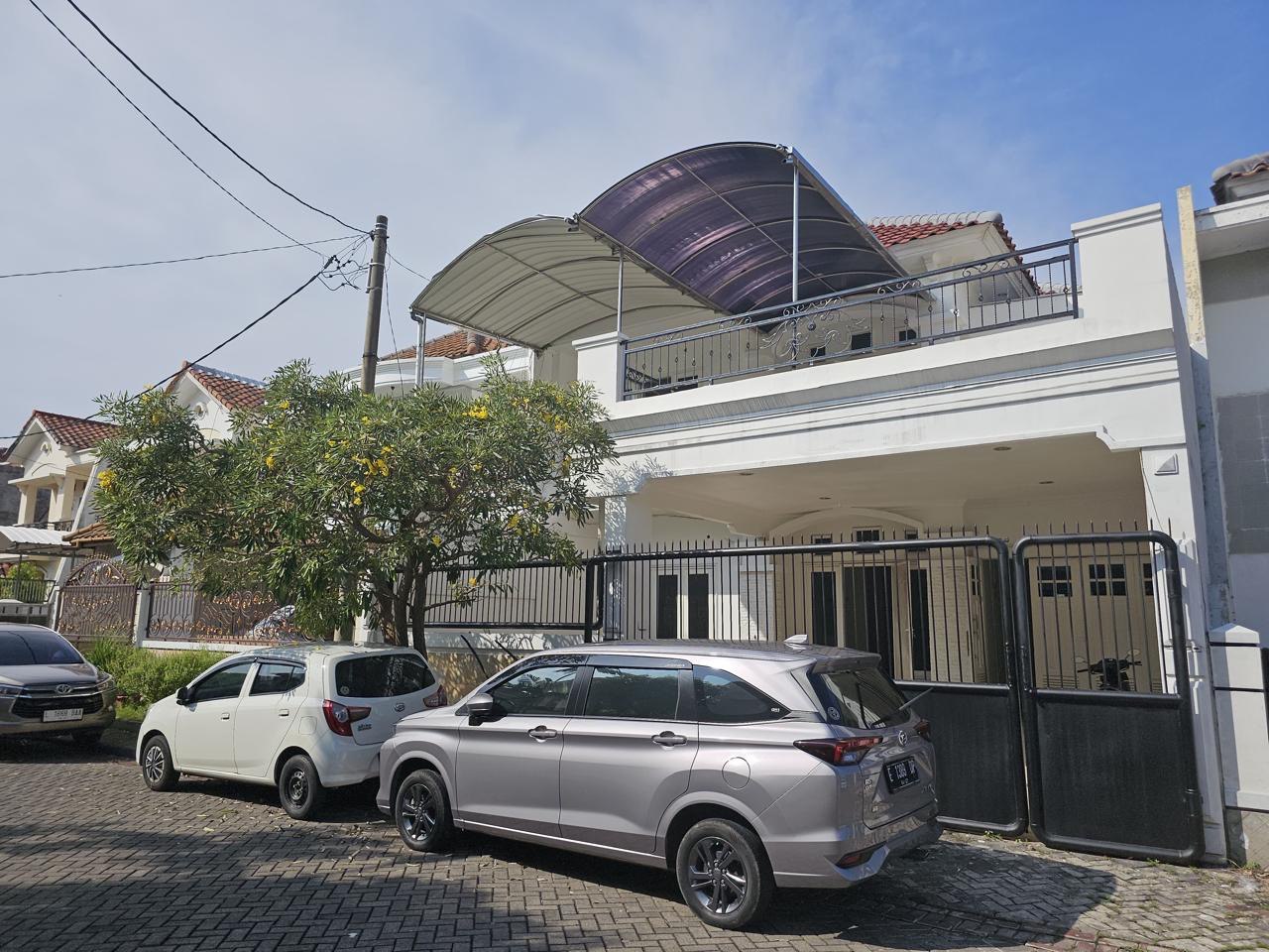 Dijual/Disewakan Rumah Siap Huni di Dian Istana Taman Ratu Surabaya Barat - Image 1