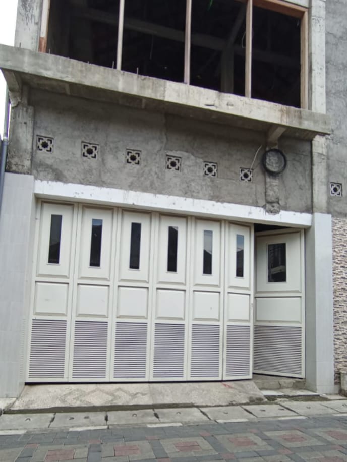 Jual Rumah 2 Lantai Cocok Untuk Usaha di Bulak Banteng Surabaya Utara - Image 1