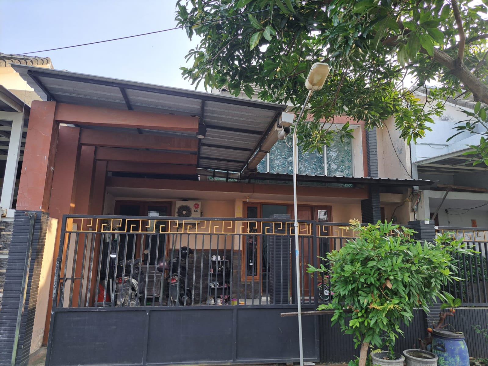 Dijual Cepat Rumah Strategis Platinum Residence Kebomas Gresik - Image 1