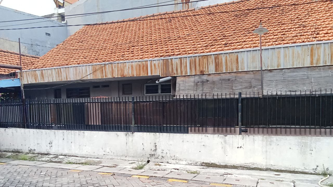 Rumah Luas Dijual di Karang Menur Surabaya Timur Lokasi Strategis - Image 1