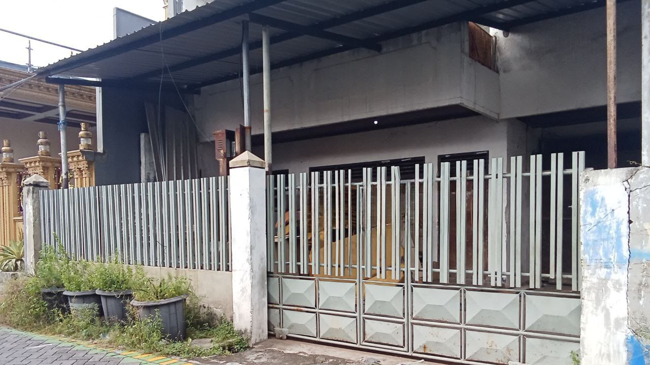 Rumah Usaha Disewakan di Jalan Gundih Surabaya Pusat Lokasi Strategis - Image 1