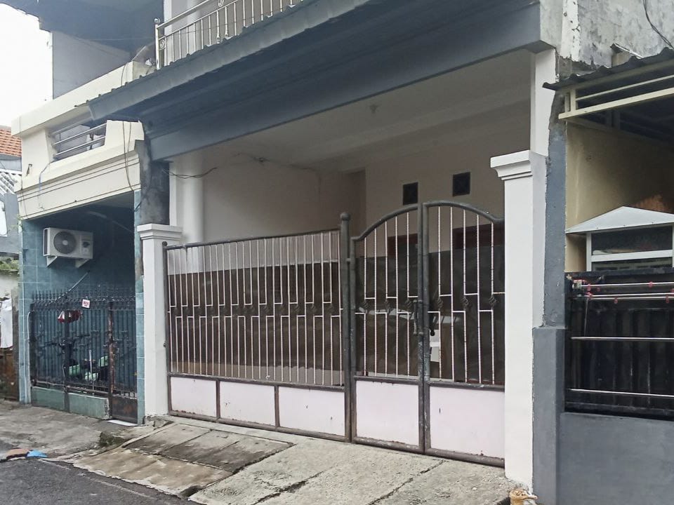Disewakan Rumah 2 Lantai di Jalan Sedayu Krembangan Surabaya Utara - Image 1