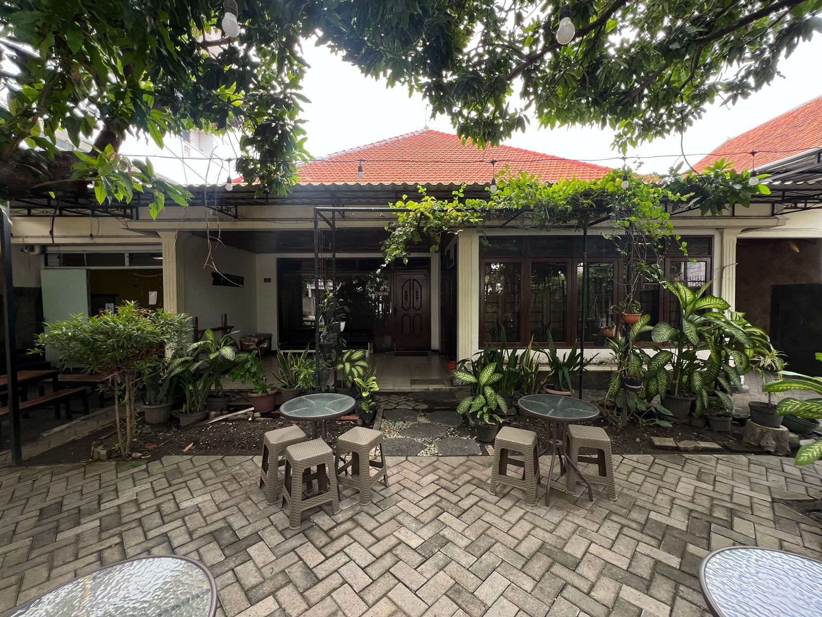 Dijual Rumah Strategis Siap Huni Lokasi Surabaya Selatan - Image 1