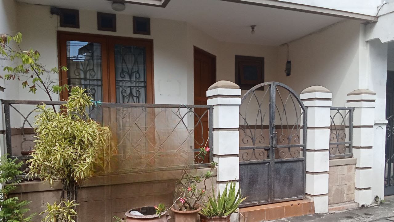 Dijual Rumah Terawat Siap Huni di Surabaya Utara Lokasi Strategis - Image 1