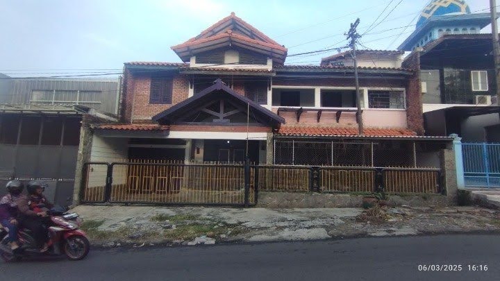 Dijual Rumah Nyaman Lokasi Strategis di Balongsari Tama Surabaya Selatan - Image 1