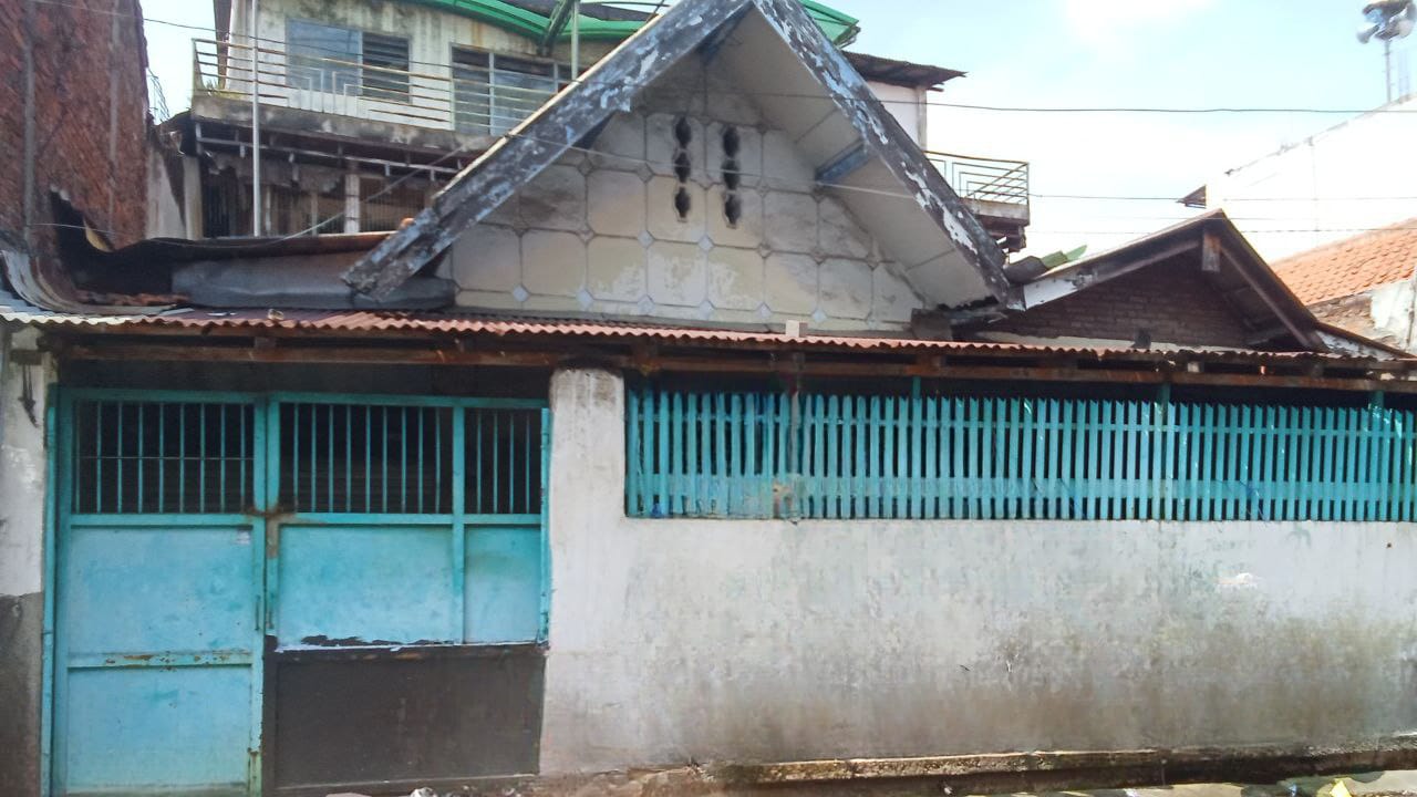 Jual Rumah 1 Lantai di Jalan Sombo Surabaya Pusat Lokasi Strategis - Image 1