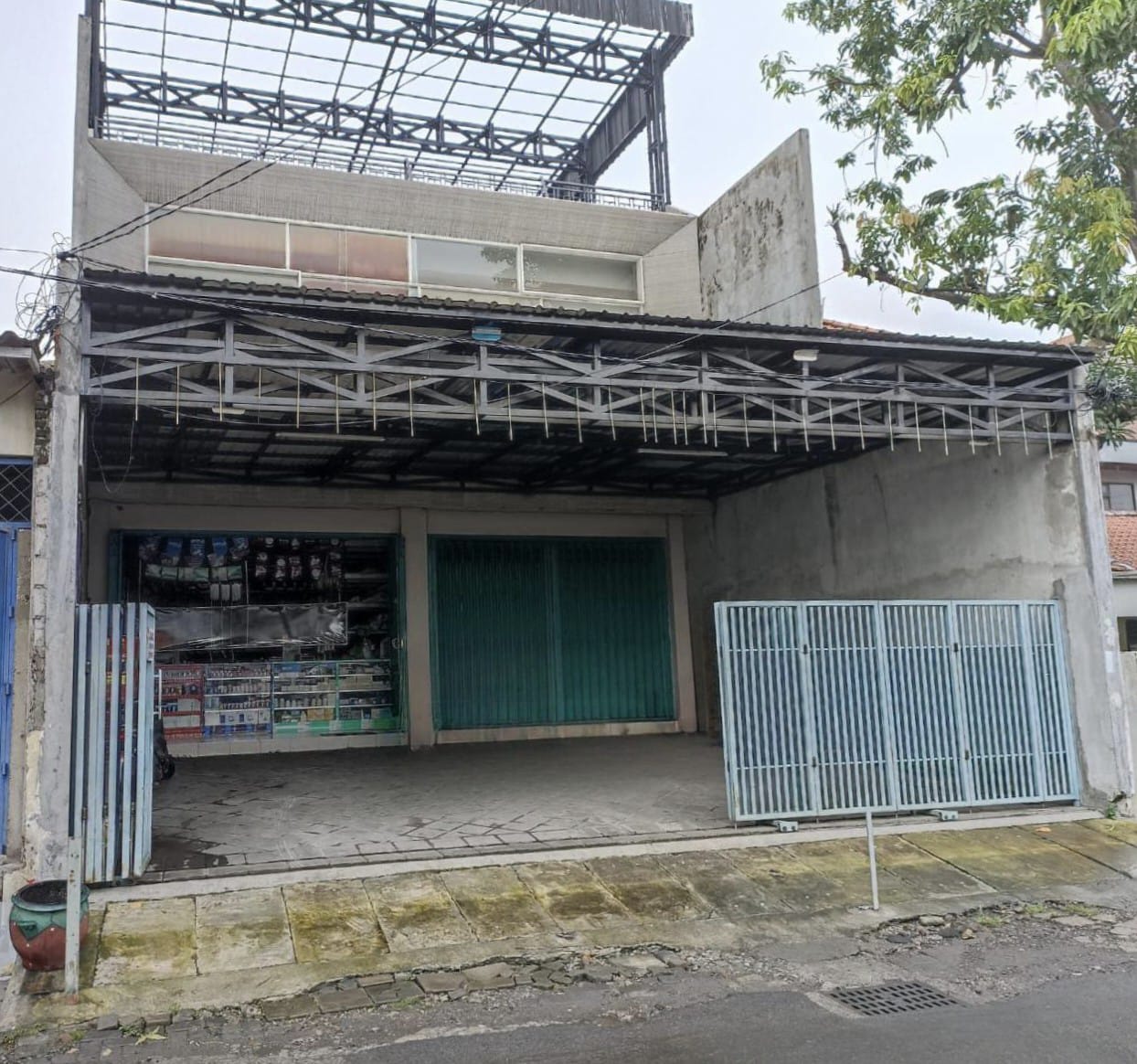 Jual Ruko 2,5 Lantai Terawat Lokasi Strategis Daerah Petemon Surabaya Barat - Image 1