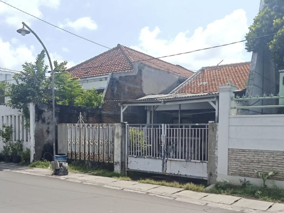 Dijual Rumah Lokasi Strategis Petemon Surabaya Barat - Image 1