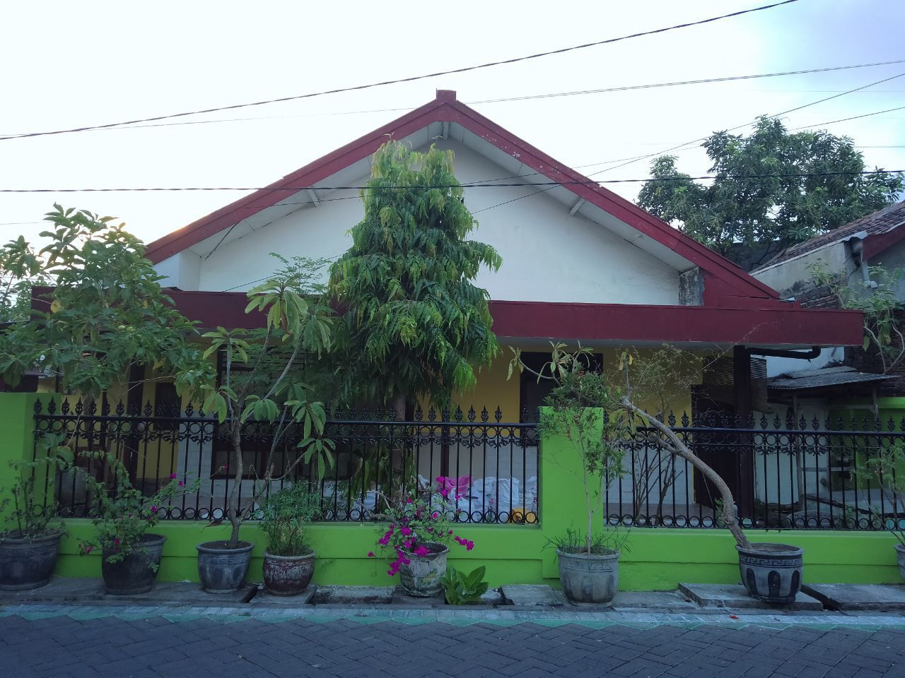 Dijual Rumah Luas dan Nyaman di Simo Sidomulyo Surabaya Barat - Image 1