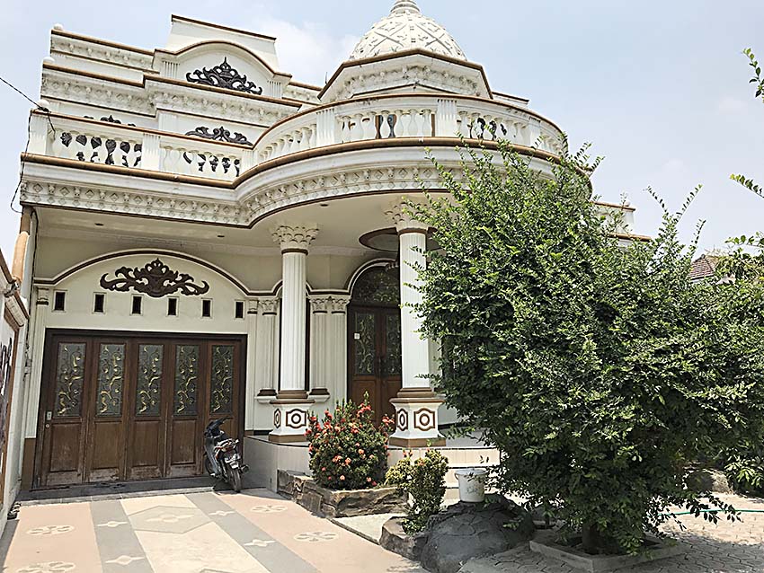 Rumah Mewah Dijual Lelang Harga Murah Dekat Stasiun di Kendalsari Jombang - Image 1