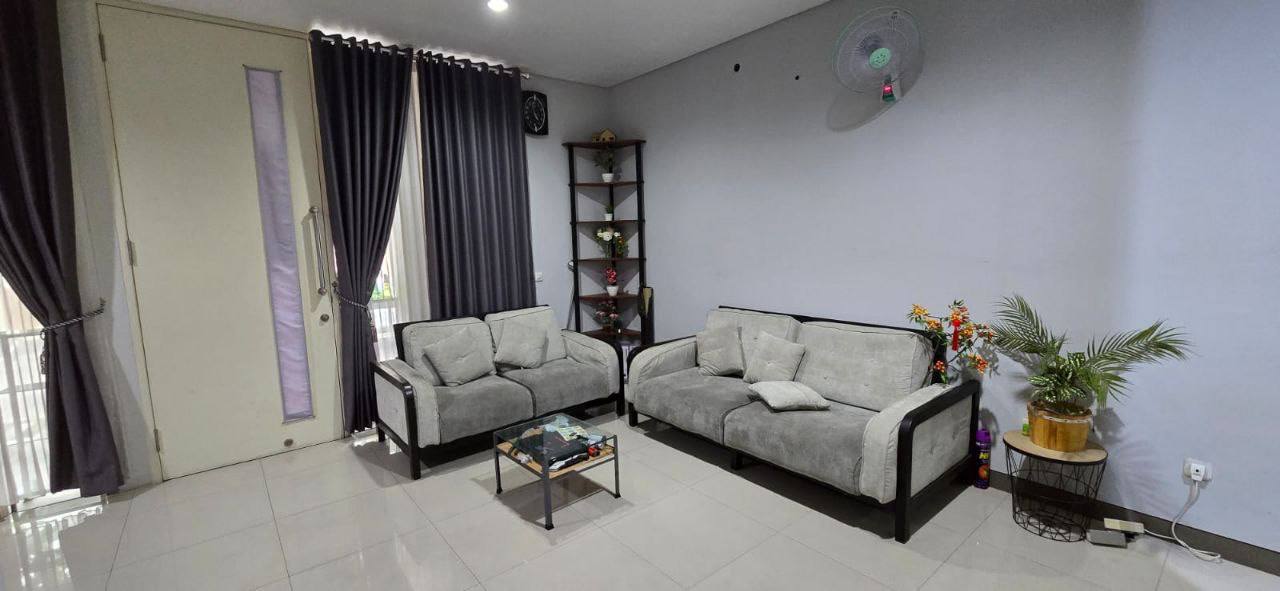 Rumah Full Furnish Dijual Nyaman Strategis Citraland The Greenlake Surabaya Barat - Thumbnail 4