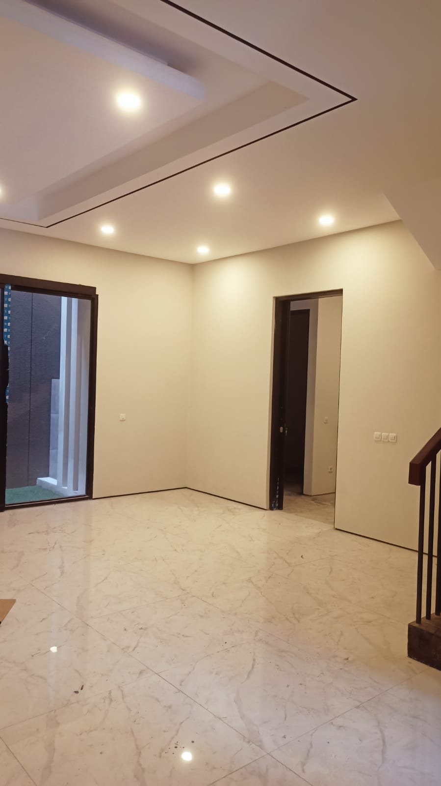 Rumah Mewah Dijual di Kawasan Ekslusif Woodland Citraland Surabaya Barat - Image 1