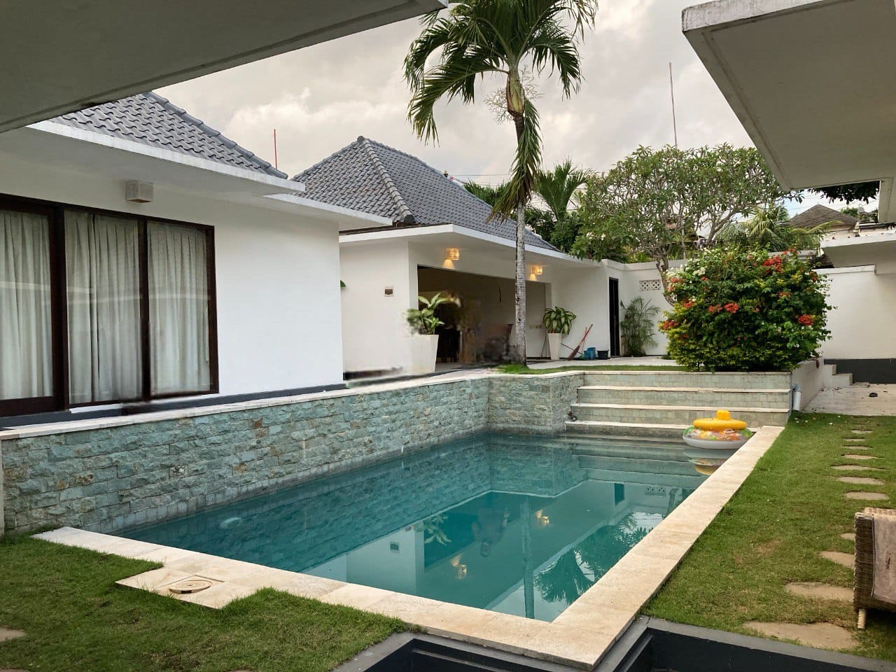 Jual Murah Lelang Villa Mewah di Jimbaran Bali Lokasi Strategis - Image 1