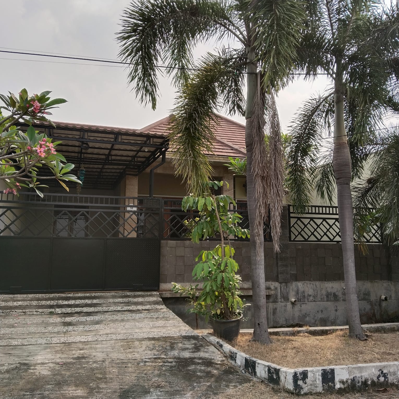 Dijual Rumah Nyaman Strategis di Raya Phirus Hijau Kotabaru Driyorejo Gresik - Image 1