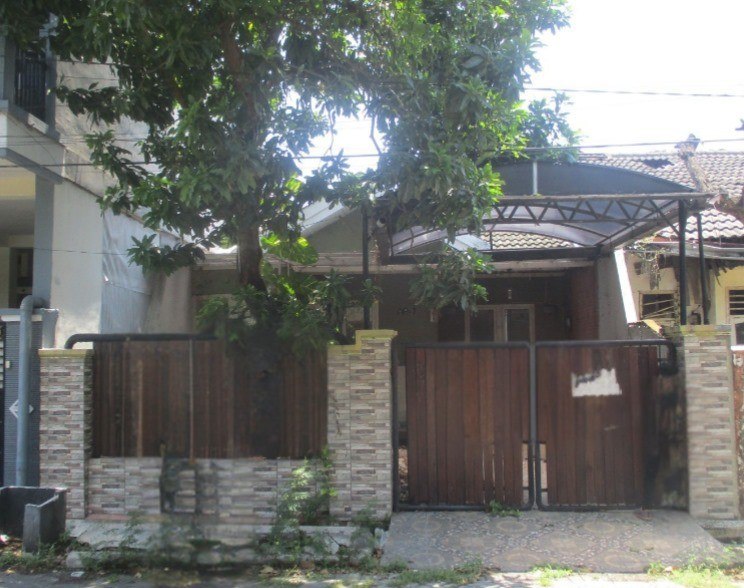 Dijual Rumah Lelang Nyaman dan Asri Cocok Untuk Hunian di Kebraon Surabaya Selatan - Image 1