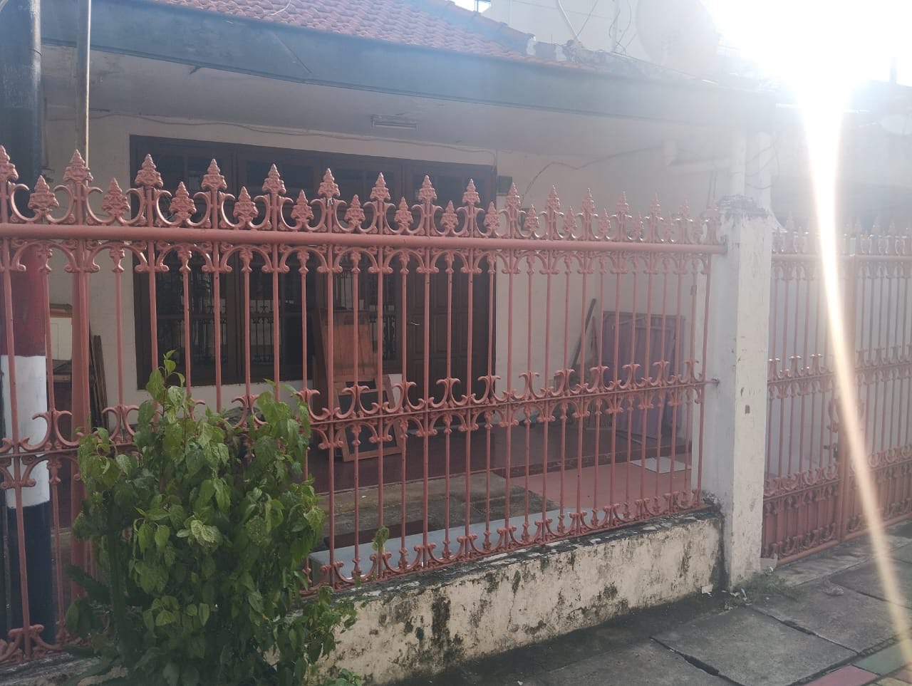 Disewakan Rumah Semi Furnished Strategis Siap Huni di Kedung Rukem Surabaya Pusat - Thumbnail 2