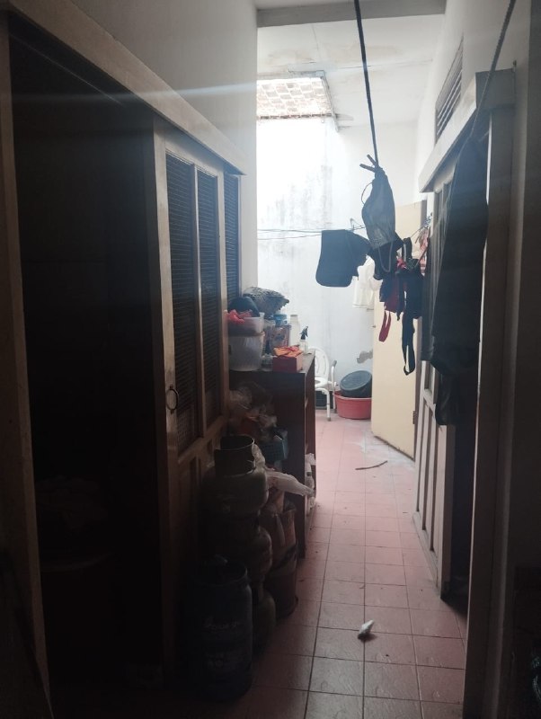 Disewakan Rumah Semi Furnished Strategis Siap Huni di Kedung Rukem Surabaya Pusat - Thumbnail 4