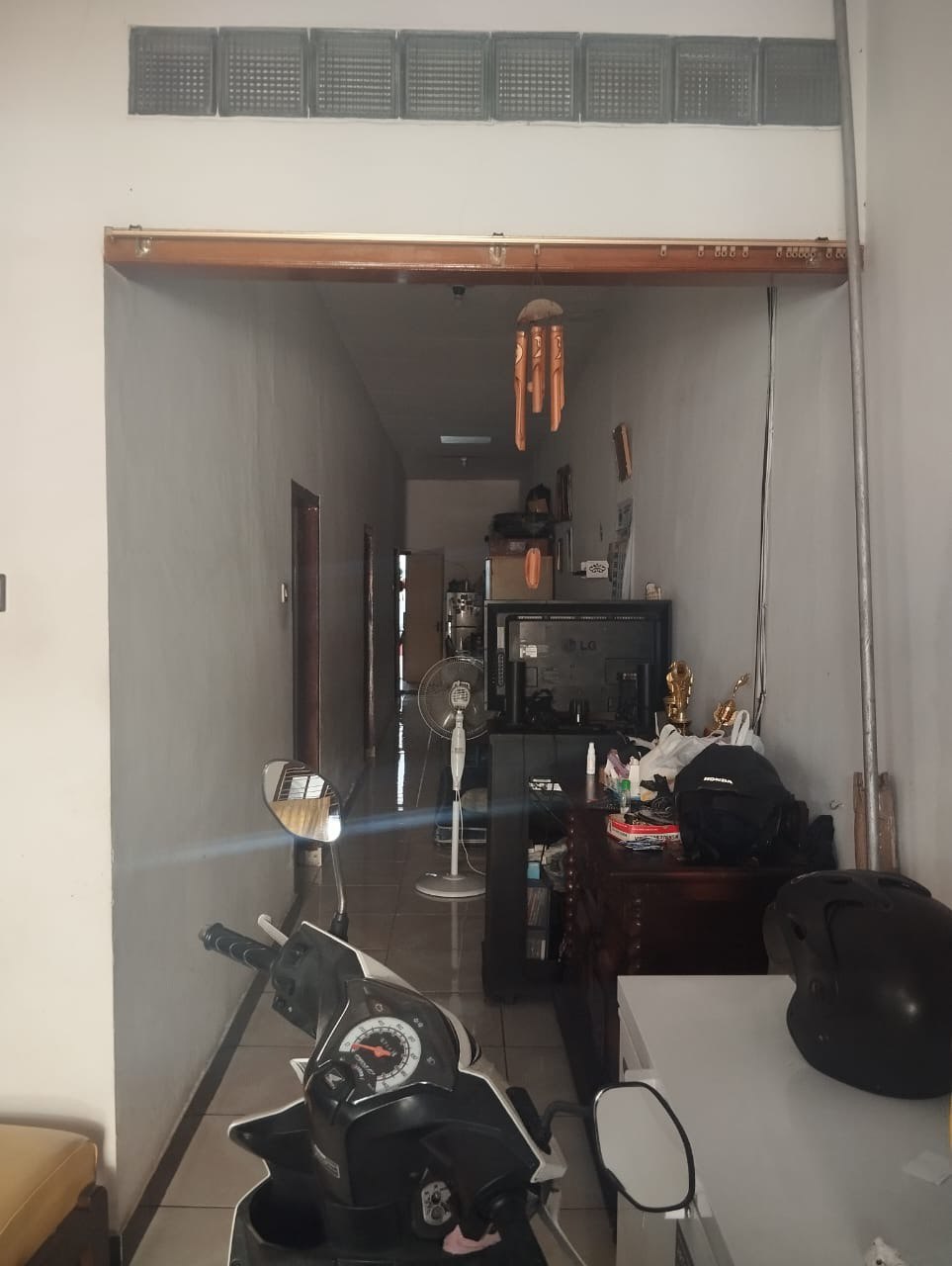 Disewakan Rumah Semi Furnished Strategis Siap Huni di Kedung Rukem Surabaya Pusat - Thumbnail 3